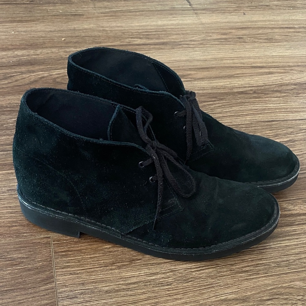 Clarks Men's Bushacre 2 Chukka Boot soft black flexible suede. Size 10 rustic